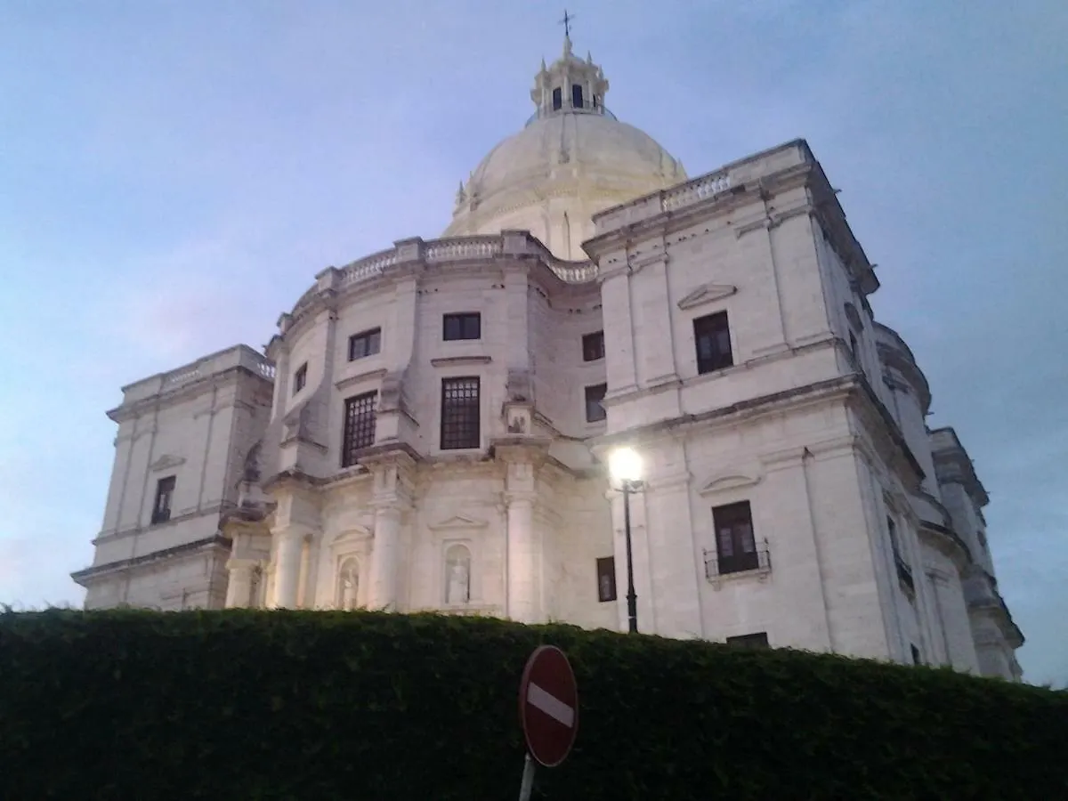The Country In The Town Daire Lisboa
